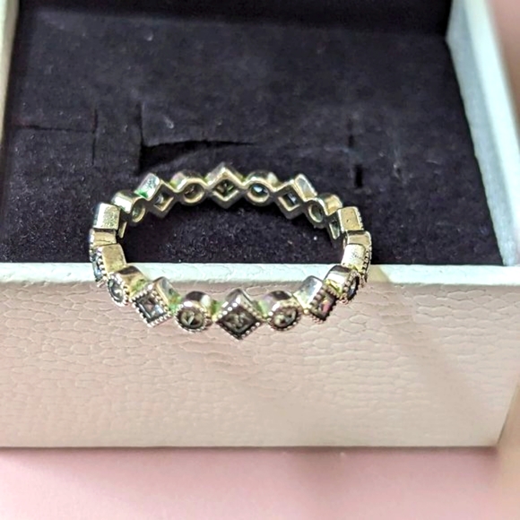 Pandora Alluring Brilliant Princess Ring - Picture 14 of 16